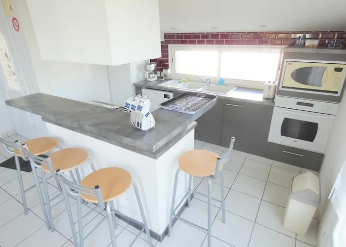 Deze Bis בית נופש Herm